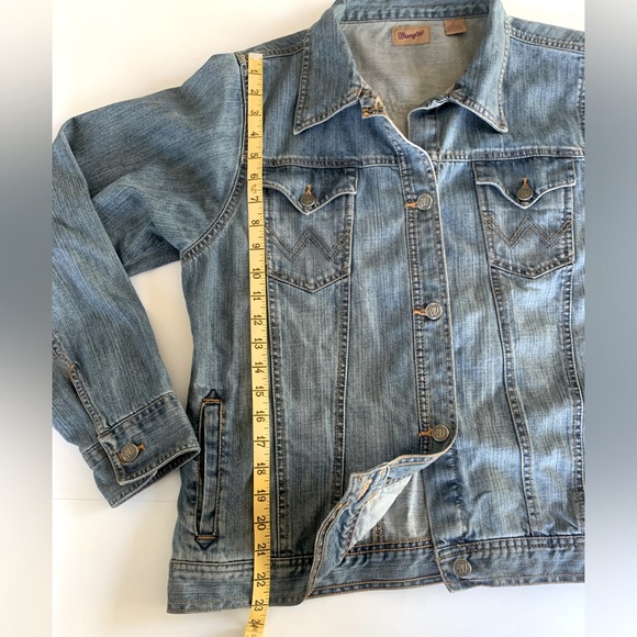Wrangler Women’s Classic Denim Trucker Jacket - Size XL_Good Shape - Picture 9 of 12